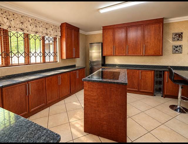 3 BEDROOM HOUSE FOR SALE IN VANDERBIJLPARK SW 5